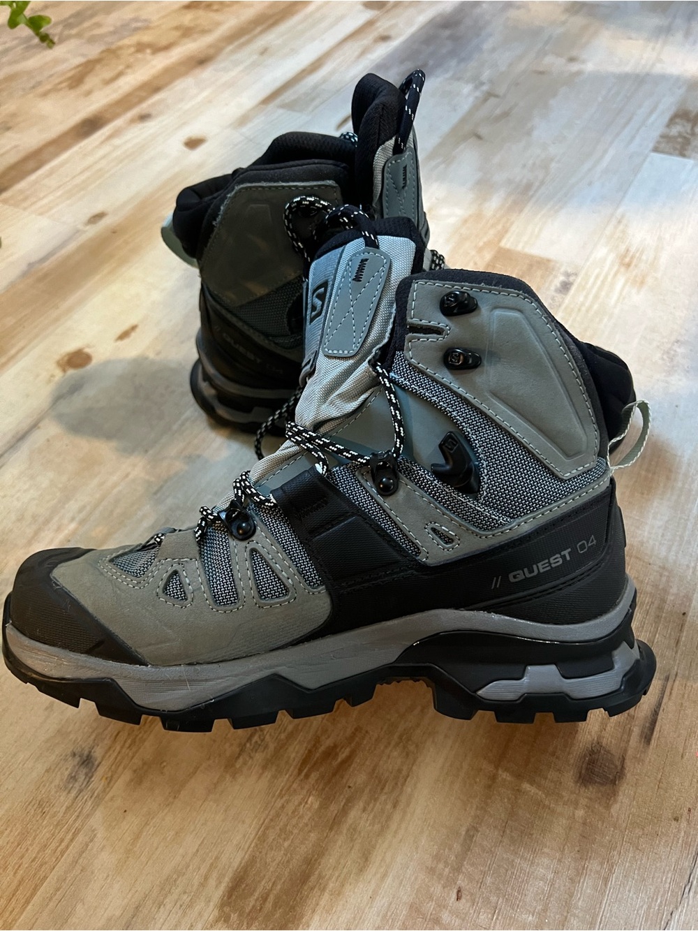 Salomon Guest 04 Women's Grey and Black Trail Hiking Boots